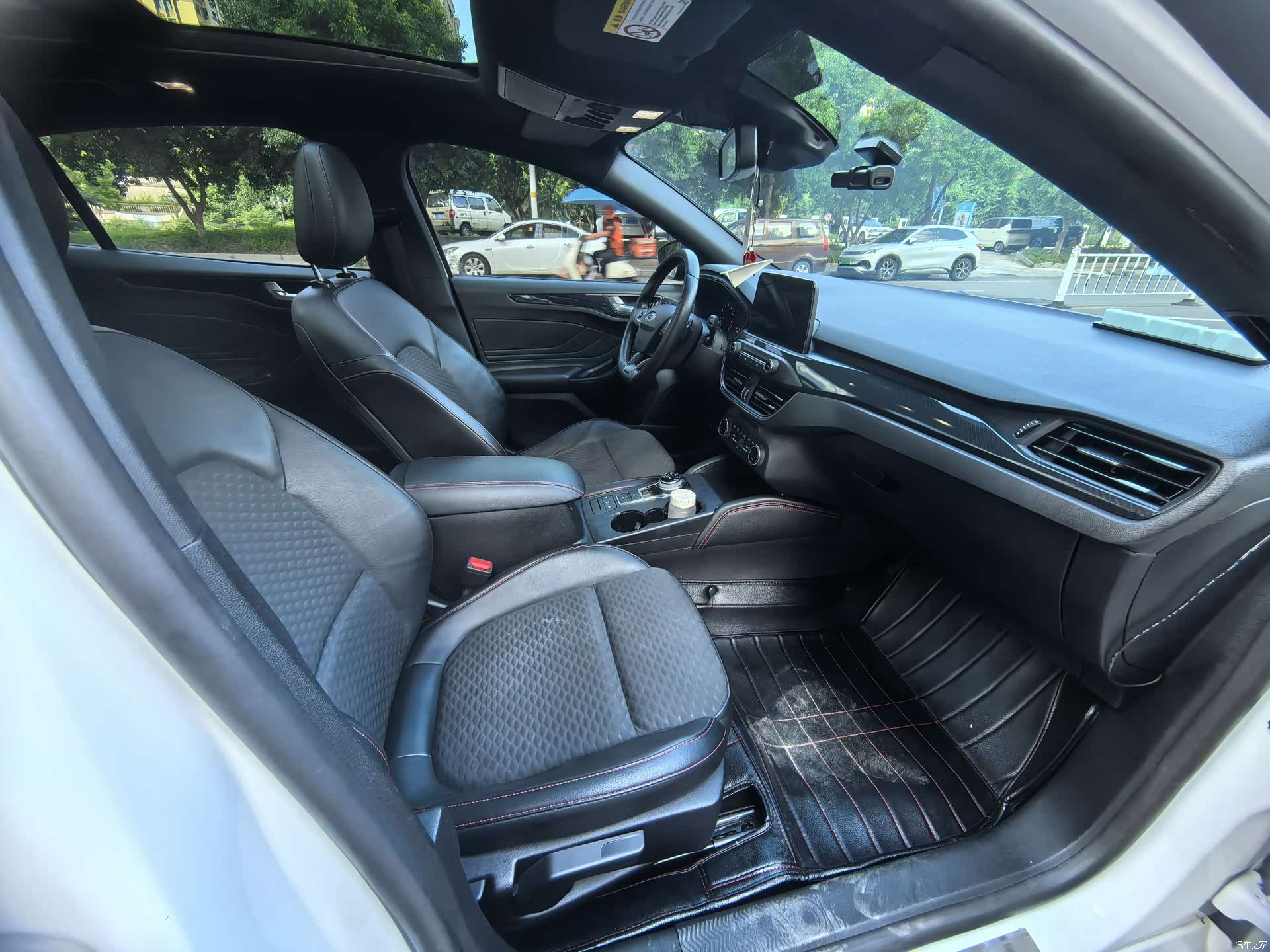Ford Focus, 2019 12