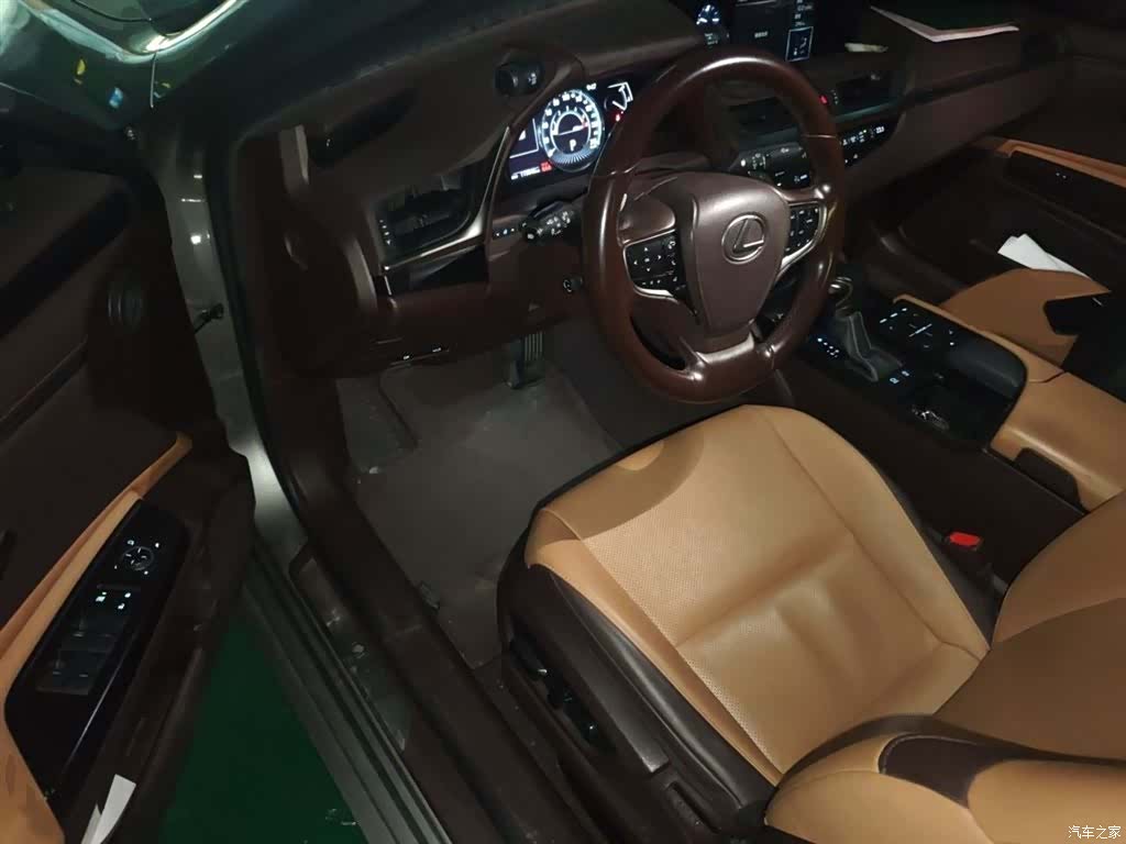 Lexus ES, 2019 14