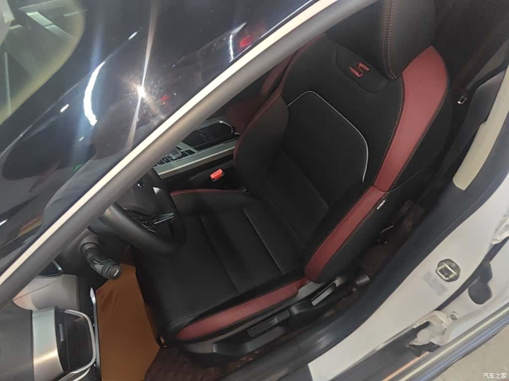 Geely Coolray, 2022 15