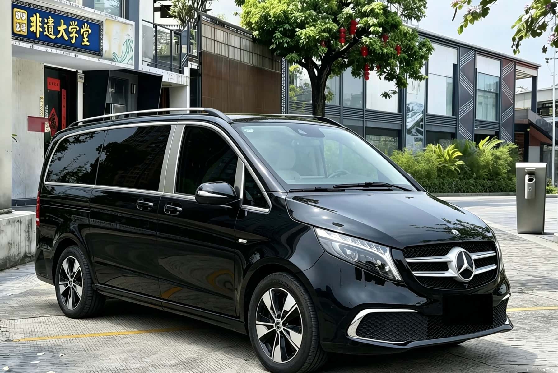 Mercedes-Benz V-Class, 2023 3