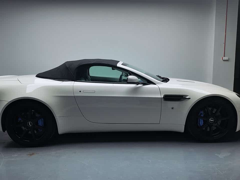 Aston Martin V8 Vantage