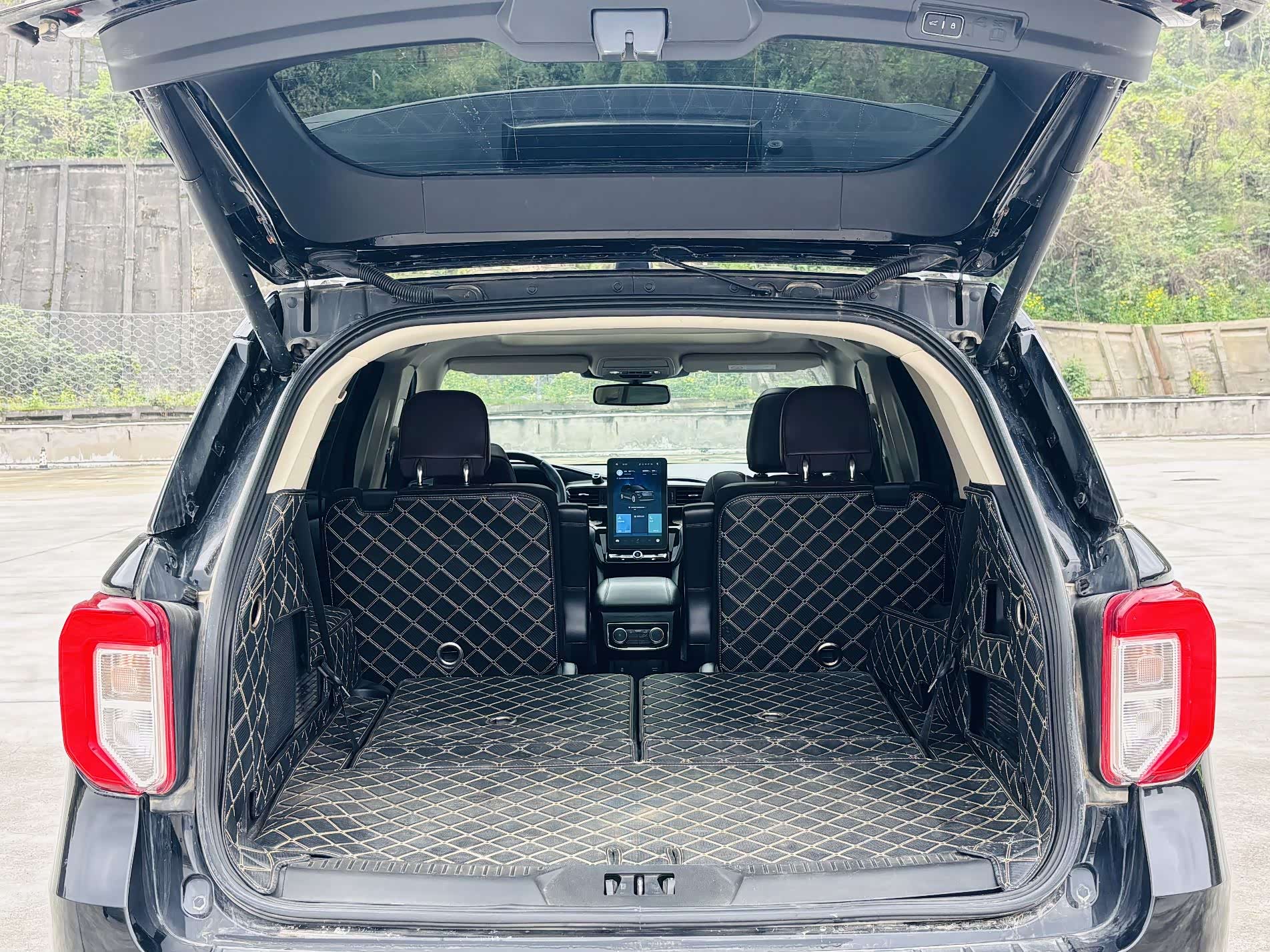 Ford Explorer, 2021 18