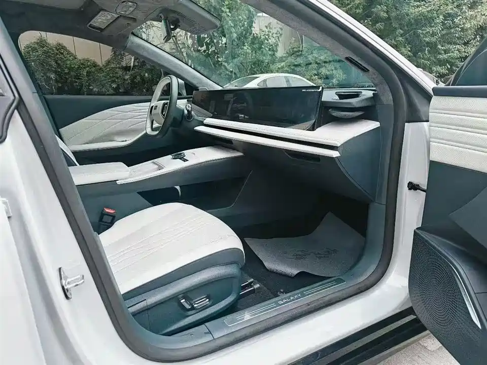 Geely Galaxy Galaxy E8