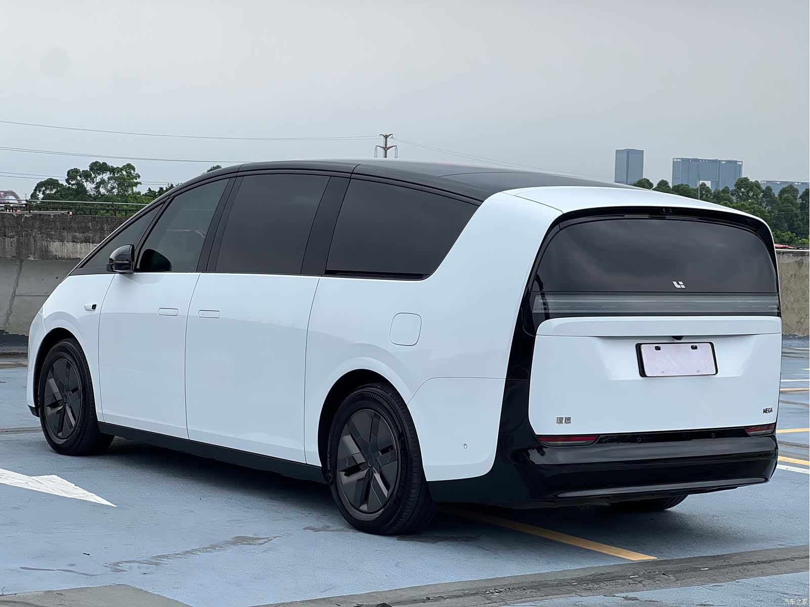Li Auto MEGA, 2025 4