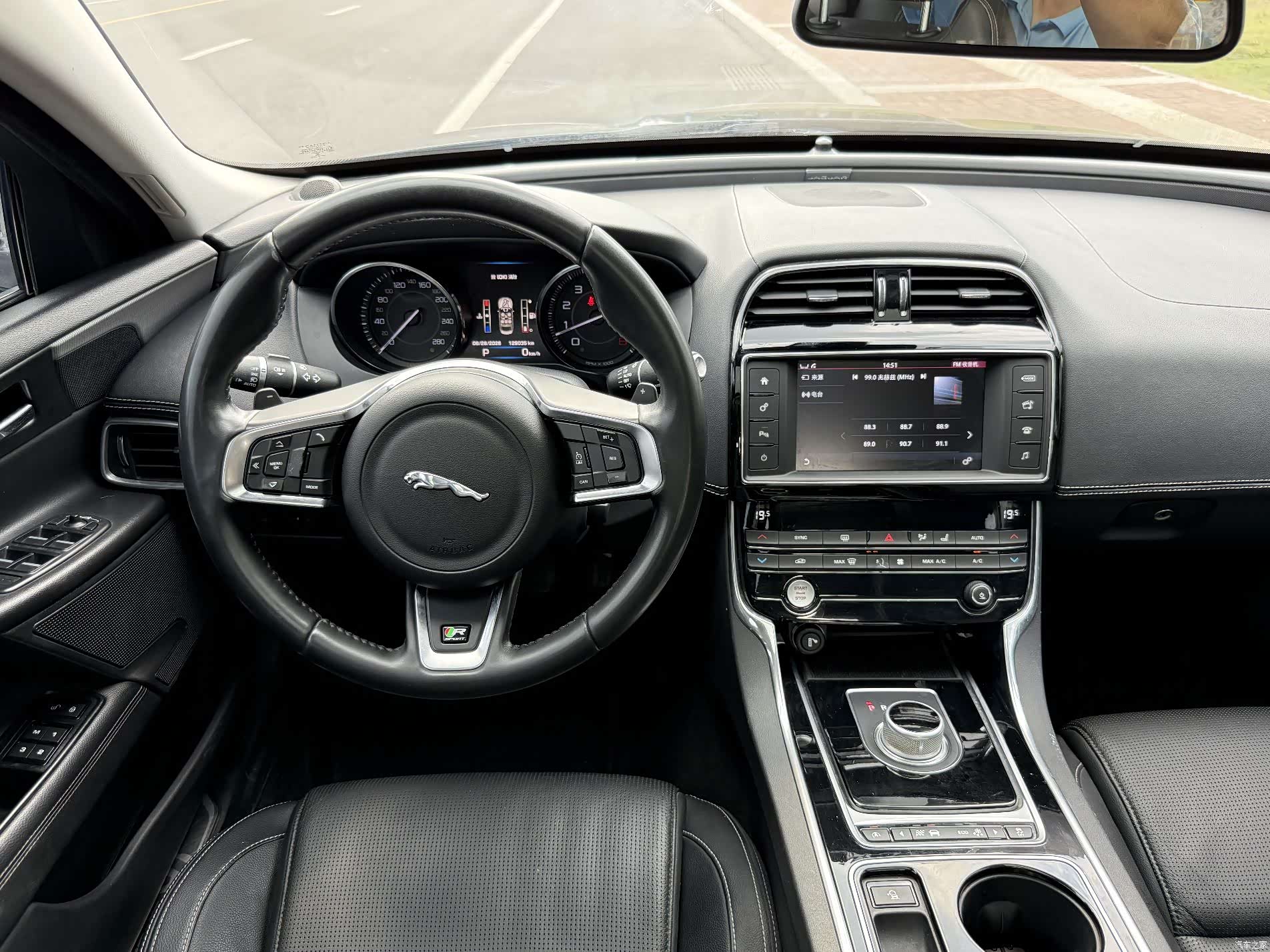 Jaguar XE, 2016 14