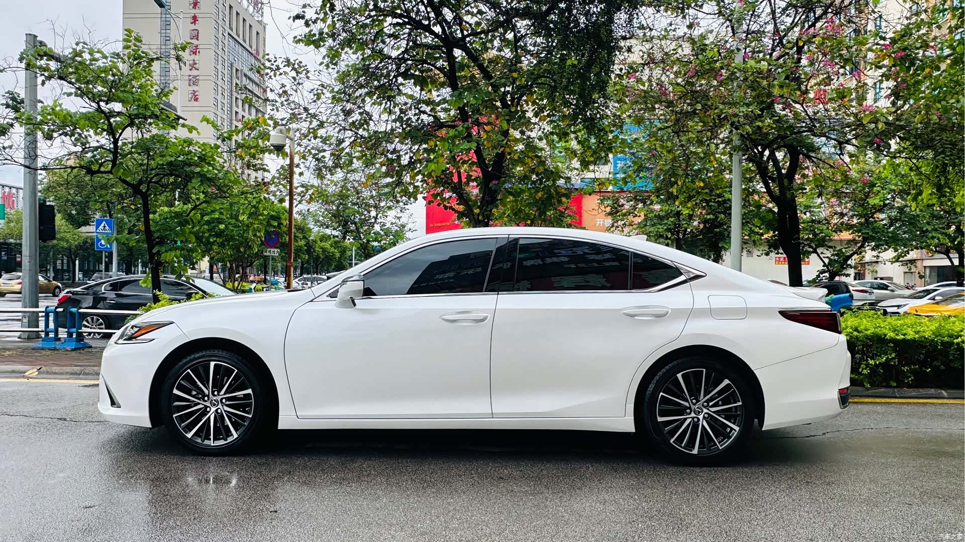 Lexus ES, 2024 10