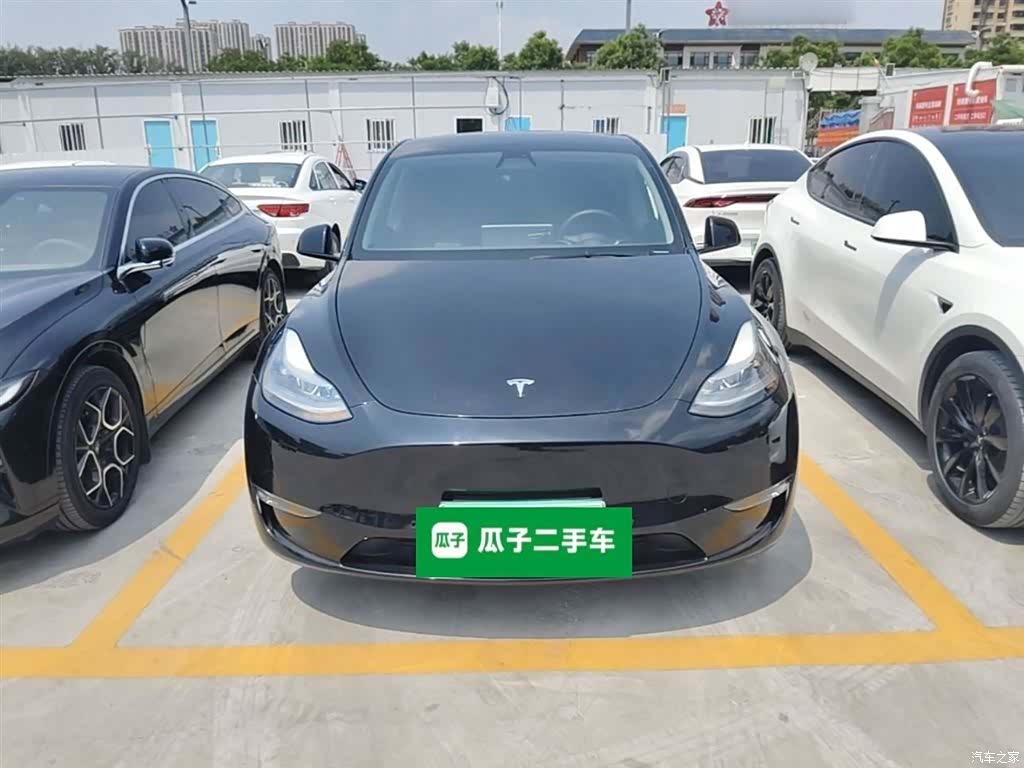 Tesla Model Y, 2022 3