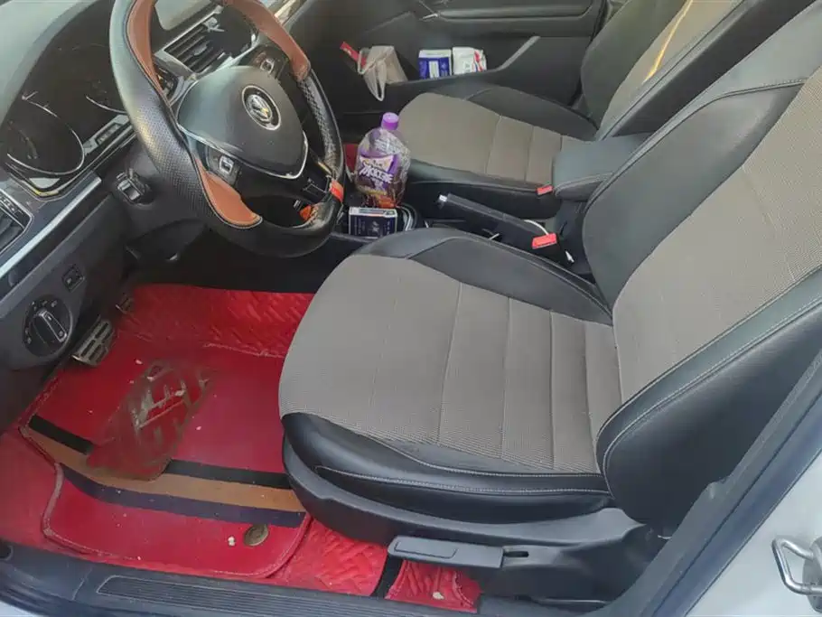 Volkswagen C-TREK Wei Collar