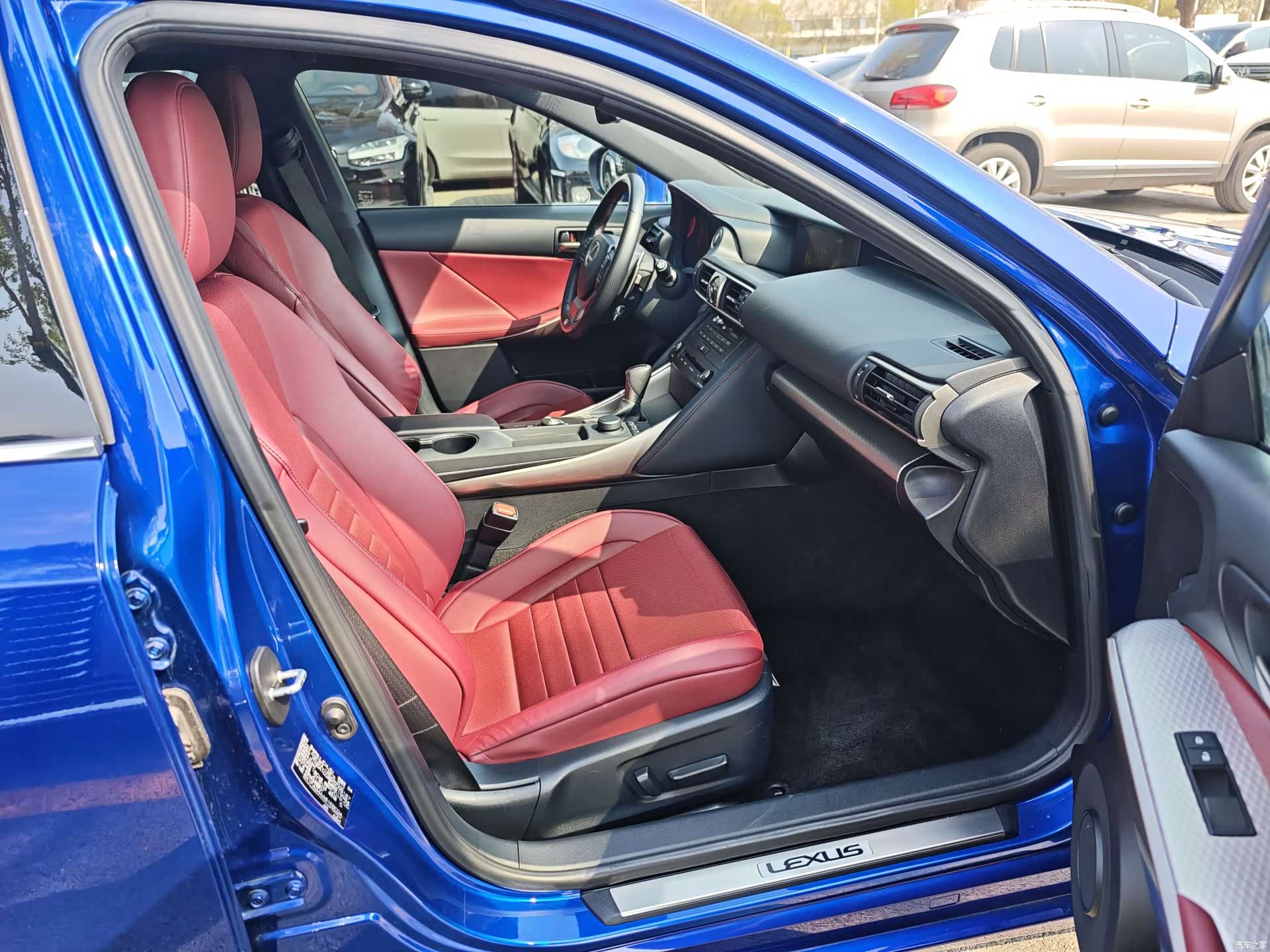 Lexus IS, 2019 11
