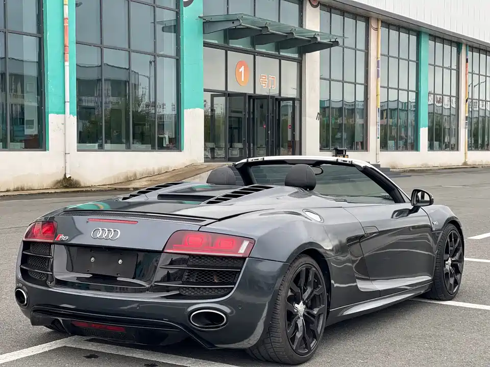 Audi R8