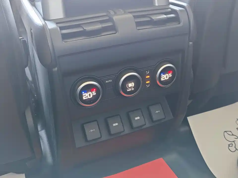 Land Rover guard