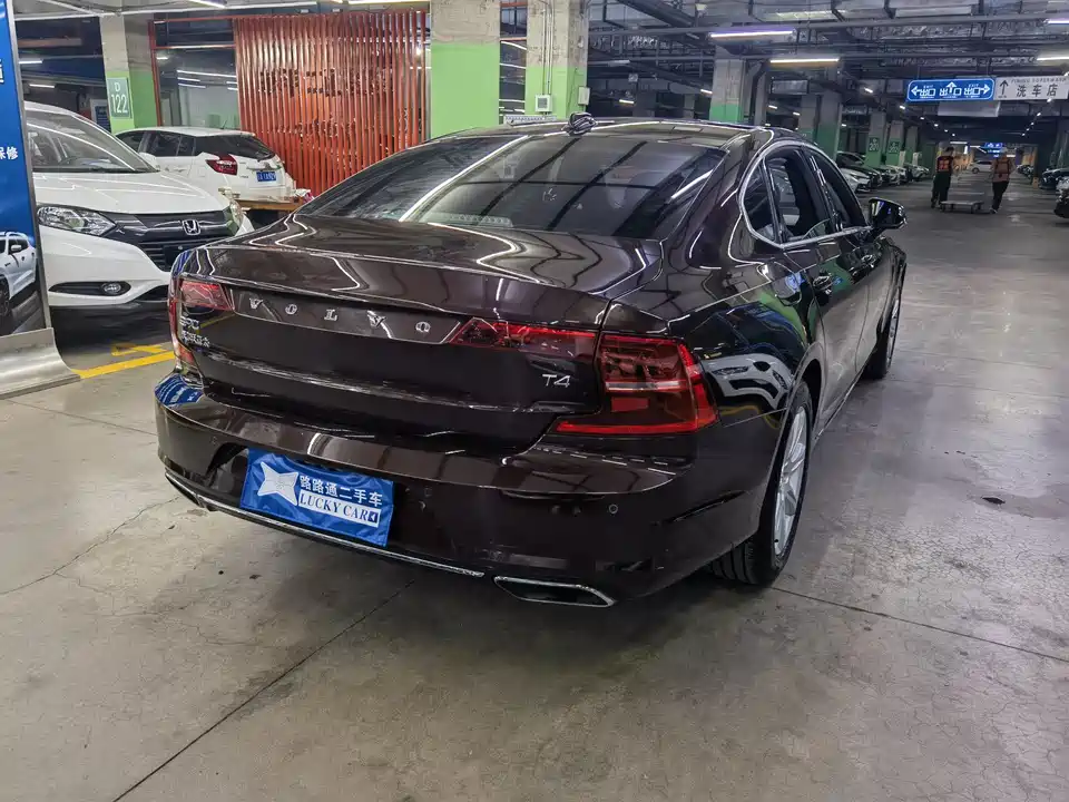 Volvo S90