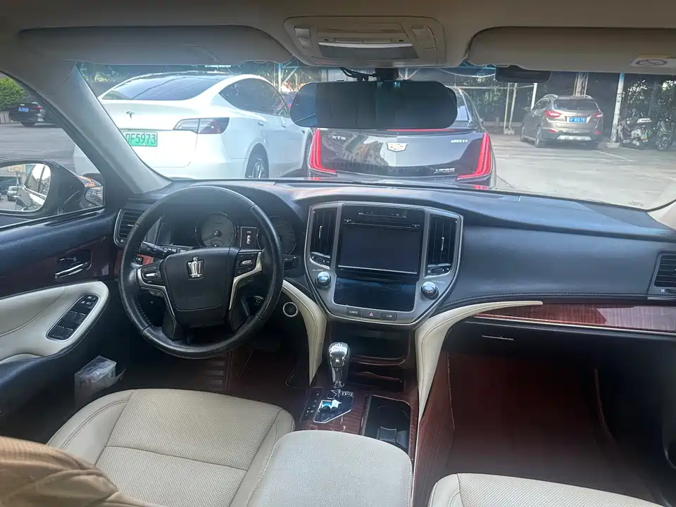 Toyota crown
