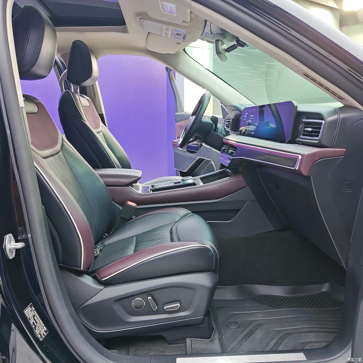 Ford Explorer, 2022 10