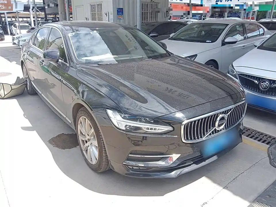 Volvo S90