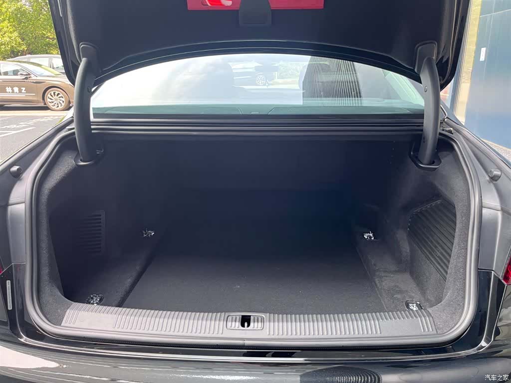 Audi A8L, 2025 15