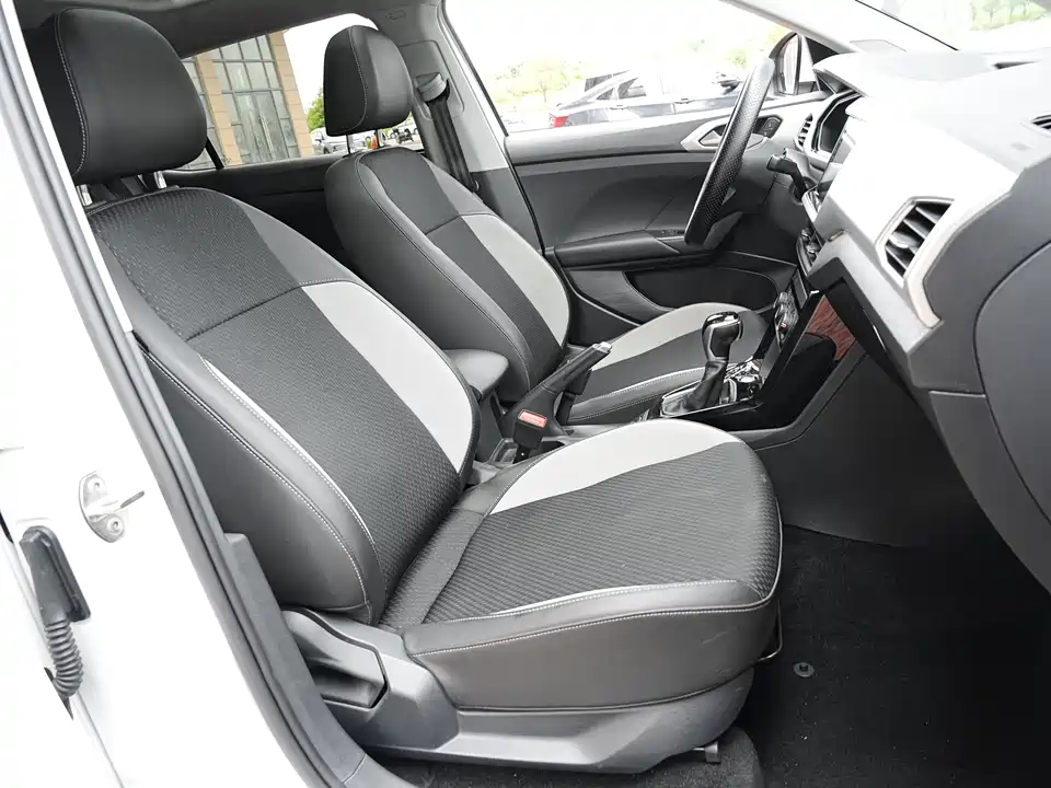 Volkswagen Exploring the shadow