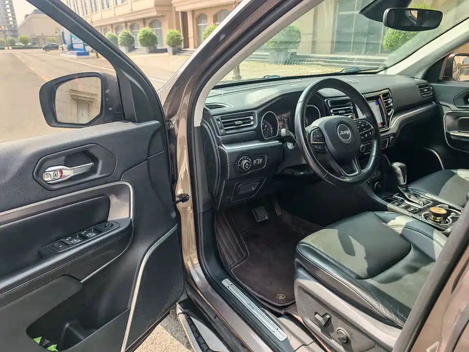 Jeep Grand Commander