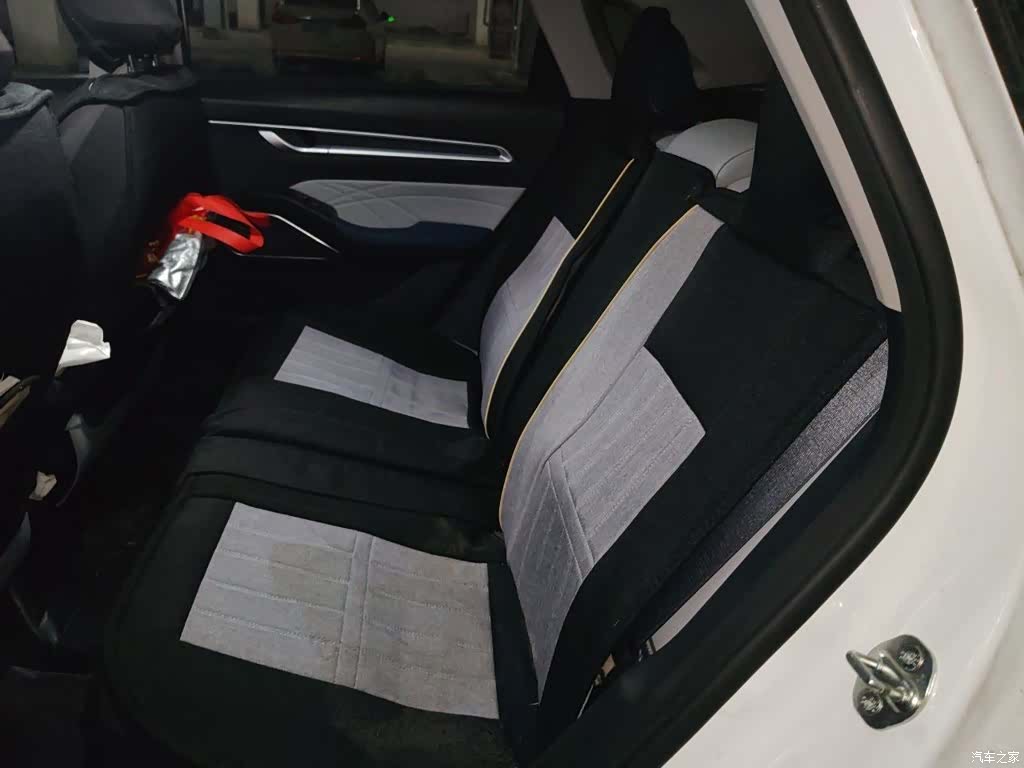 Geely Emgrand, 2022 13