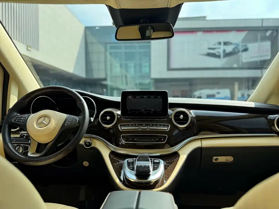 Mercedes-Benz V-class