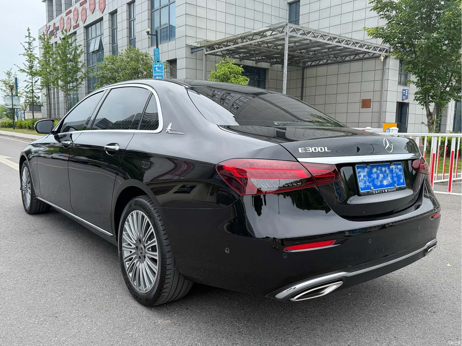 Mercedes-Benz E-Class, 2023 4
