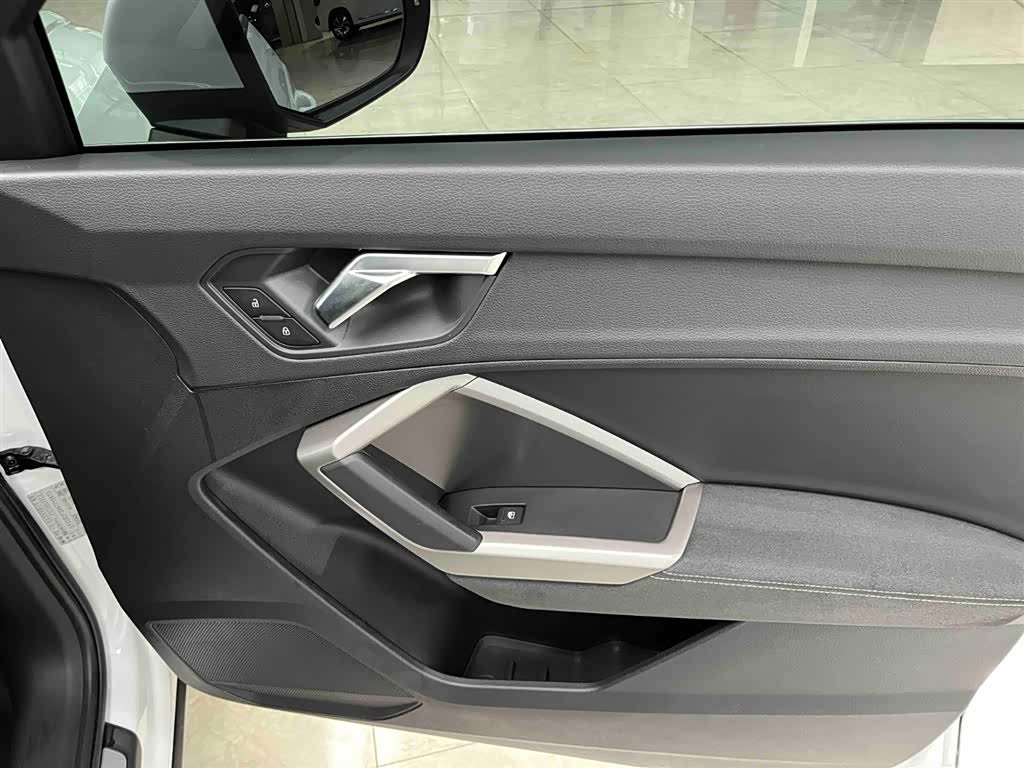 Audi Q3, 2022 10