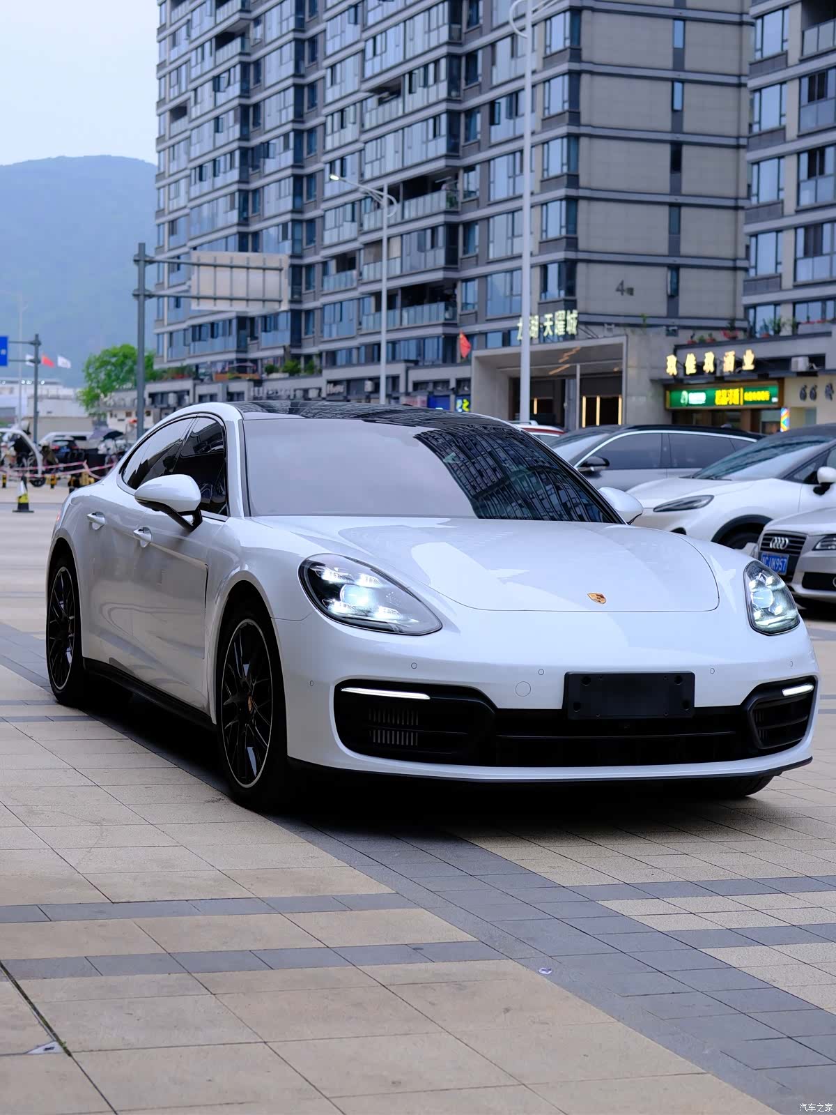 Porsche Panamera, 2022 3