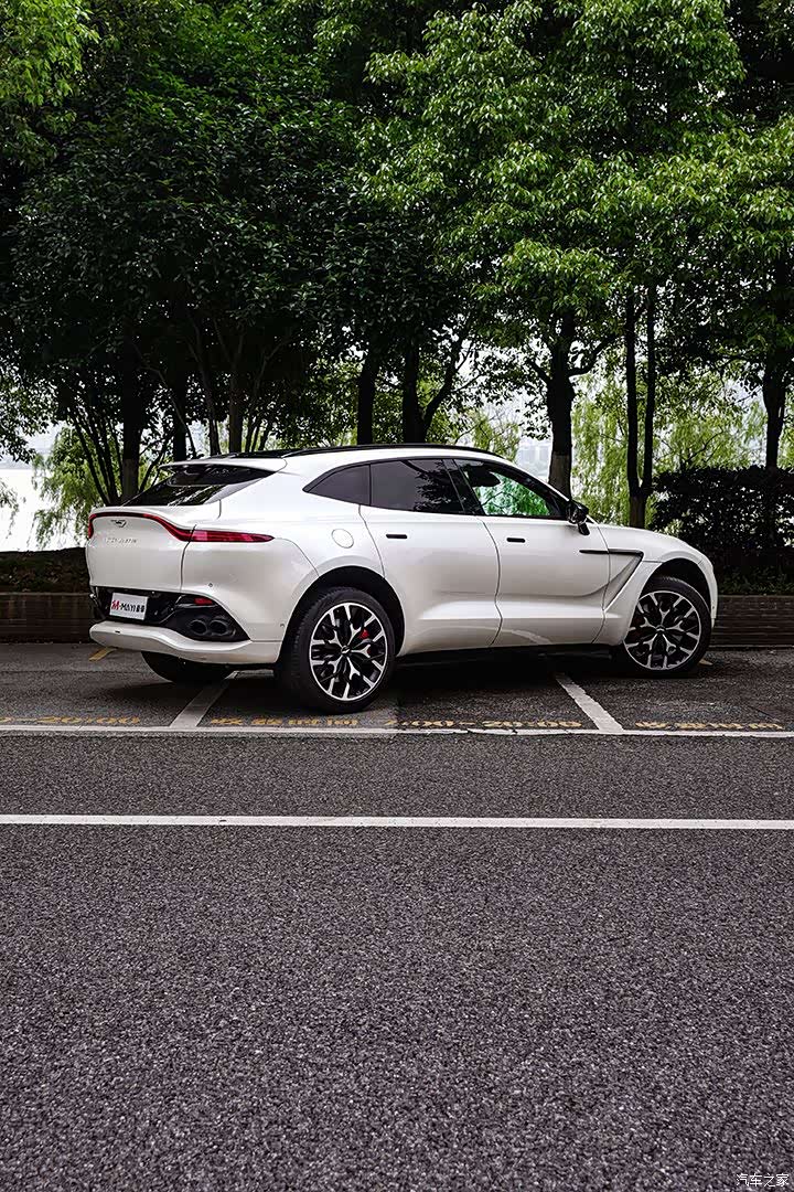Aston Martin DBX, 2020 6