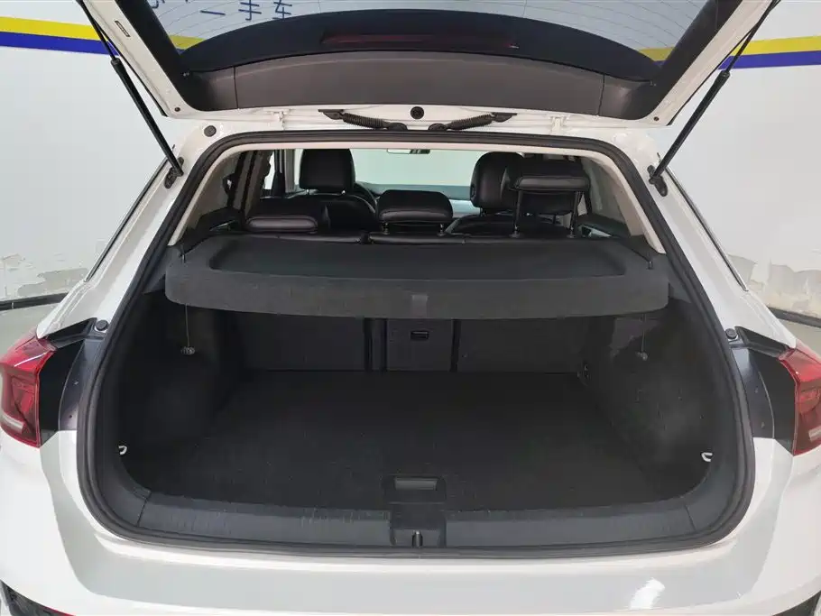 Volkswagen T-ROC exploring Songs