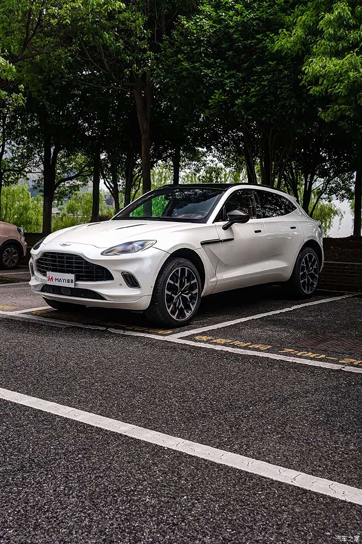 Aston Martin DBX, 2020 7