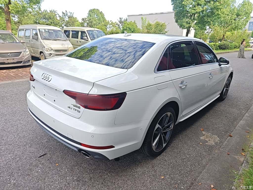 Audi A4L, 2018 все фото