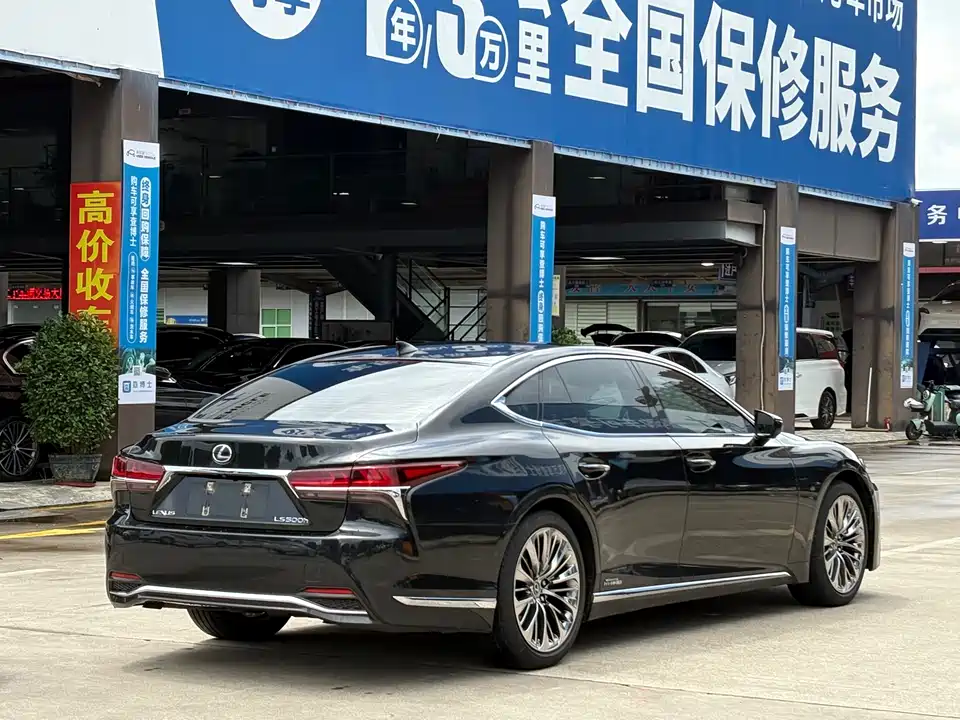 Lexus LS