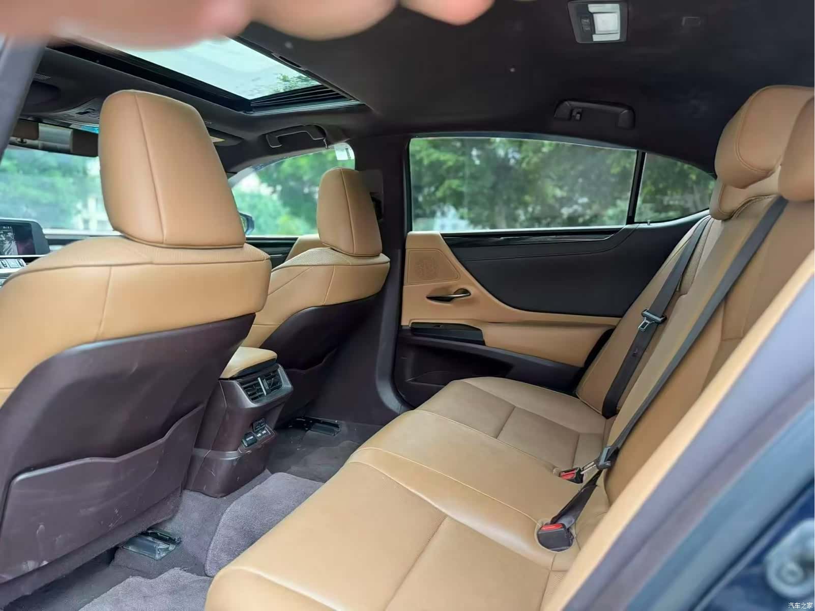 Lexus ES, 2021 все фото