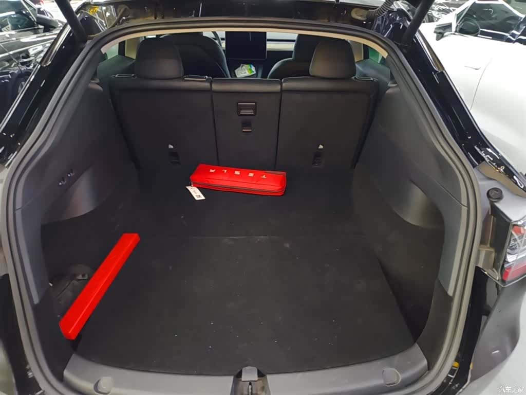 Tesla Model Y, 2023 19