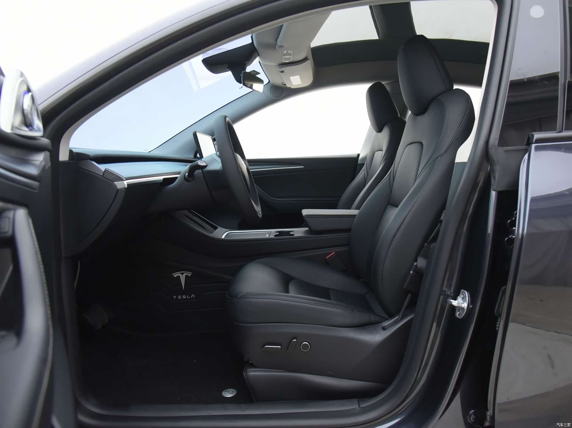 Tesla Model Y, 2024 7