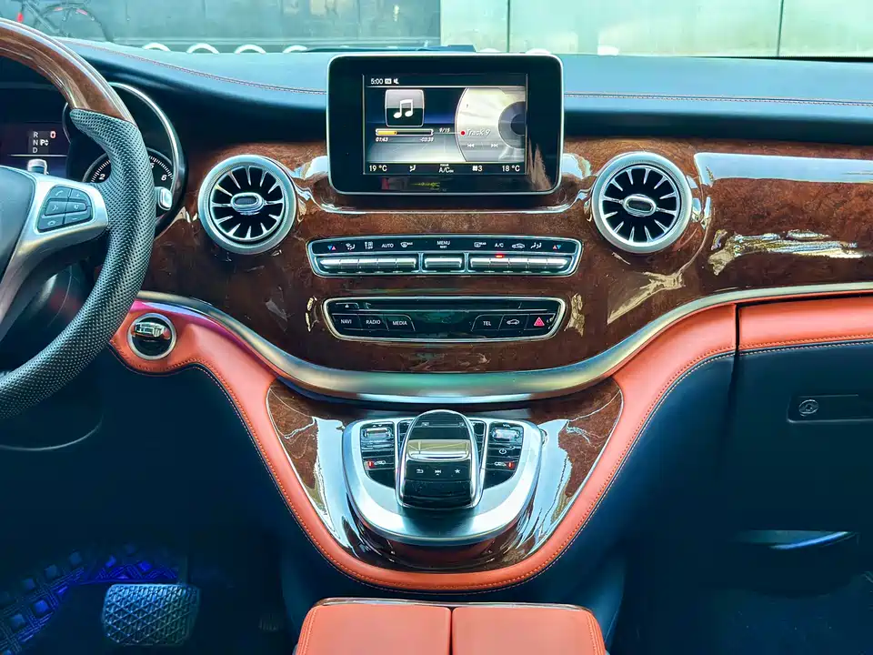 Mercedes-Benz V-class