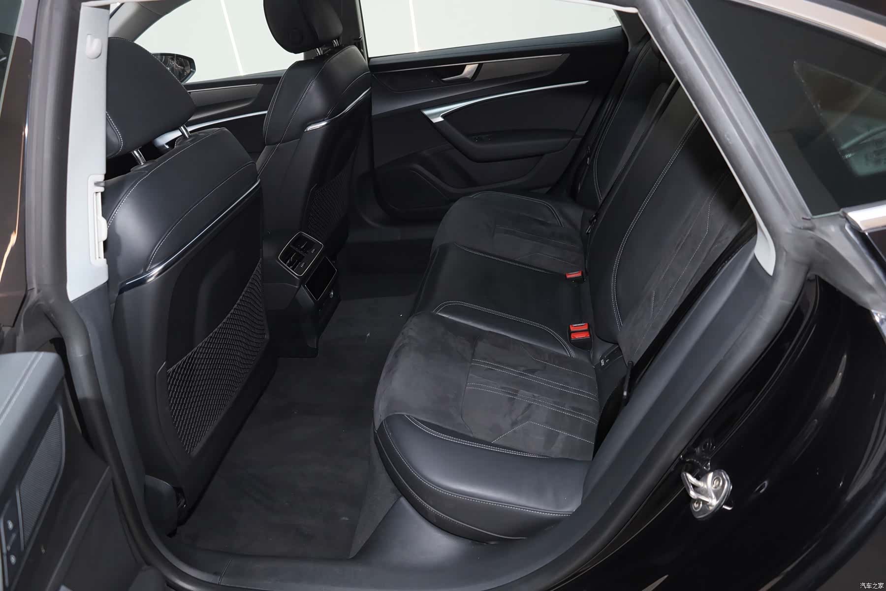 Audi A7L, 2024 29
