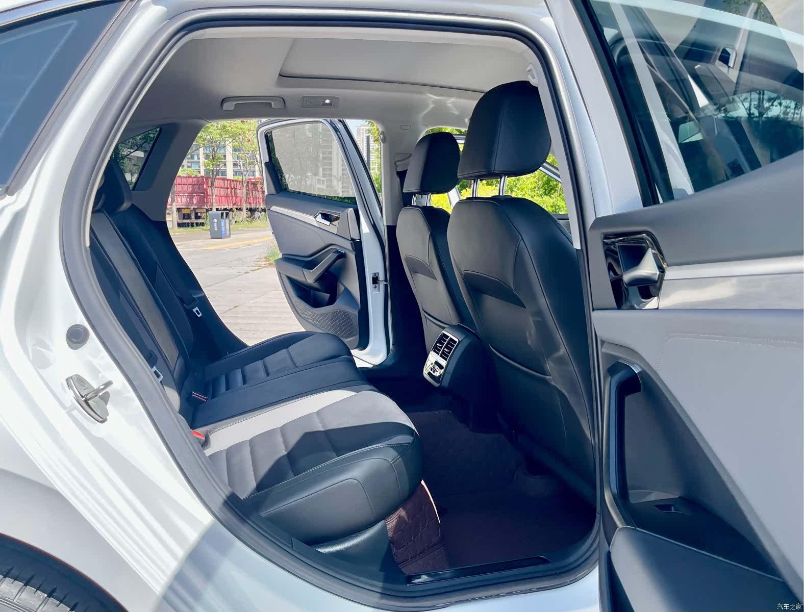 Volkswagen Sagitar, 2022 16