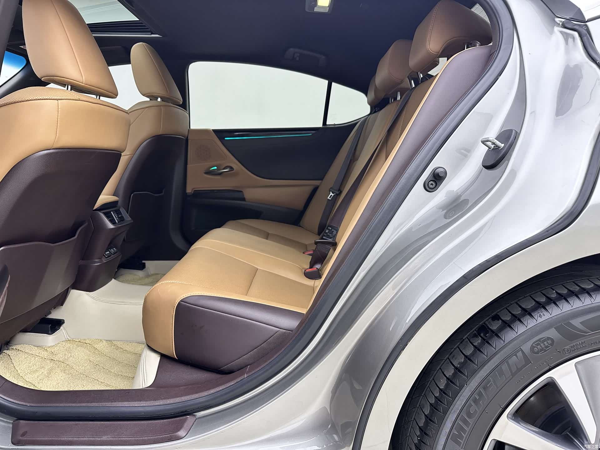 Lexus ES, 2021 12