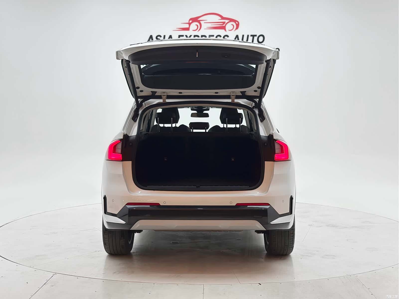 BMW X1, 2023 все фото