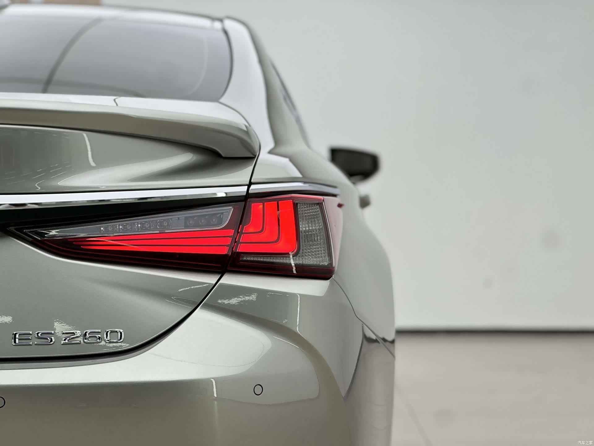 Lexus ES, 2021 14