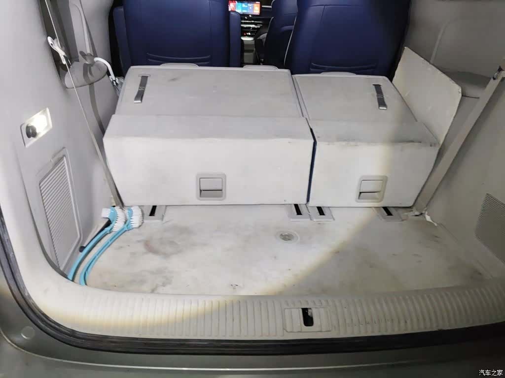 Roewe iMAX8, 2022 10