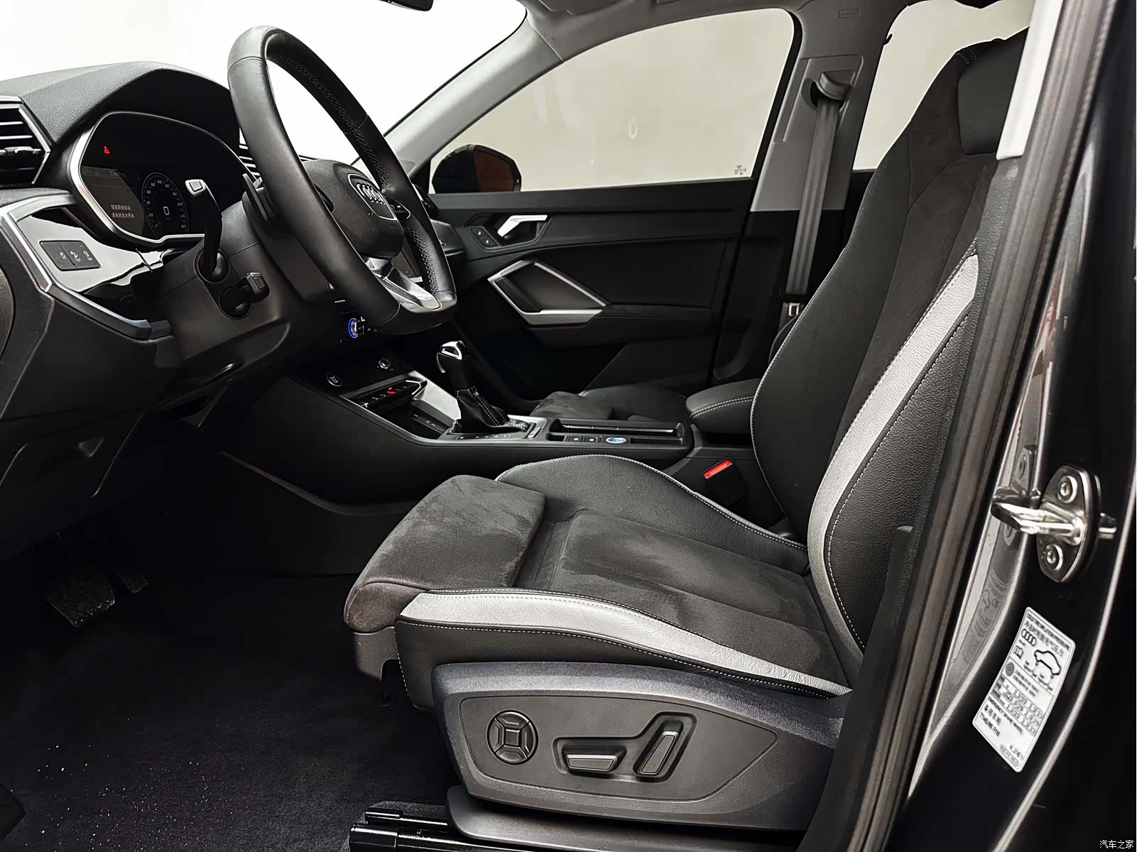 Audi Q3, 2023 12