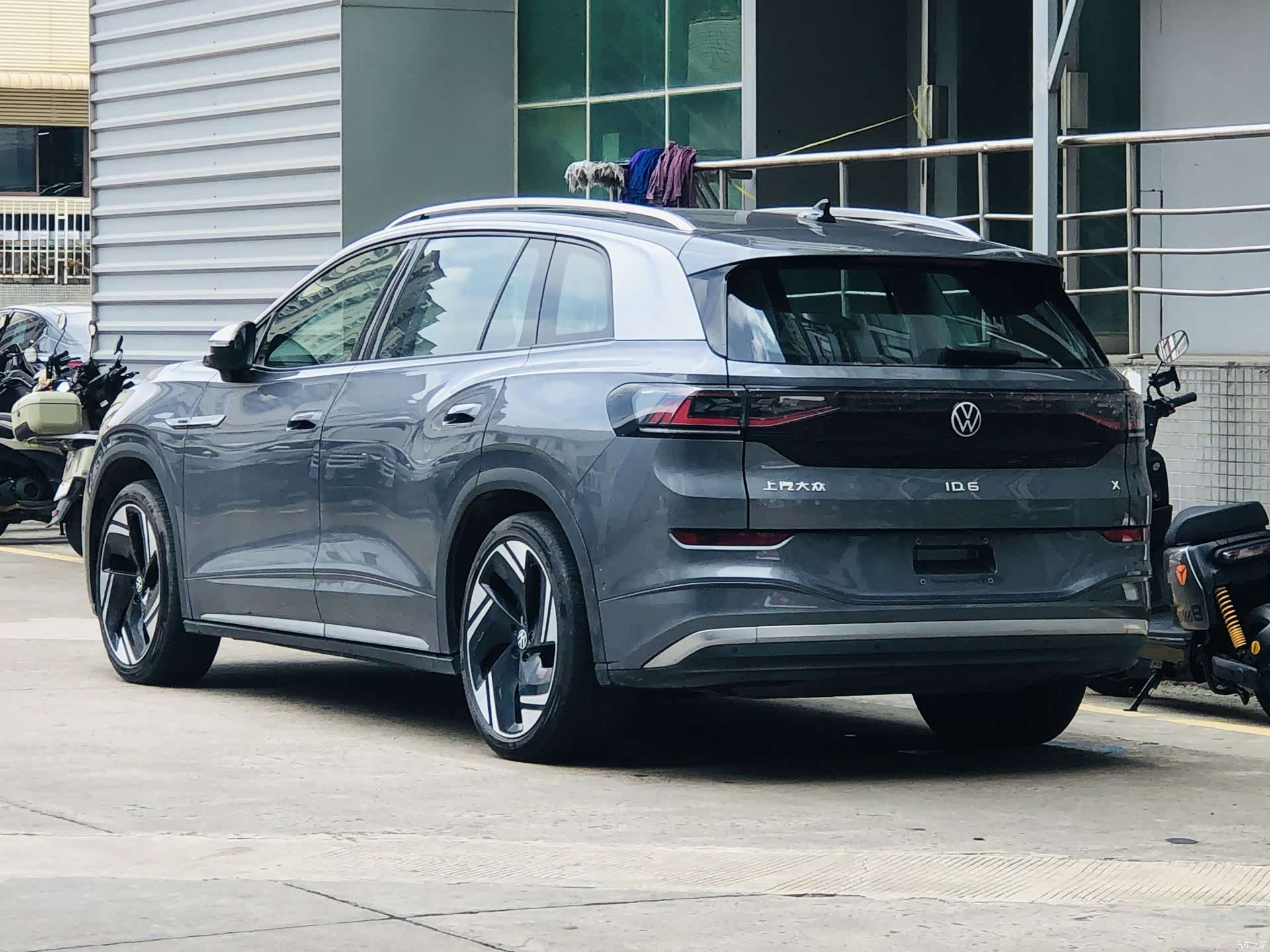 Volkswagen ID.6, 2024 4