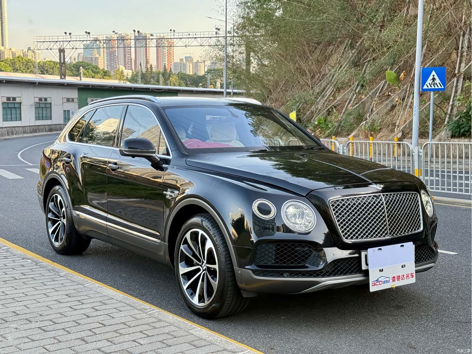 Bentley Bentayga, 2017 3