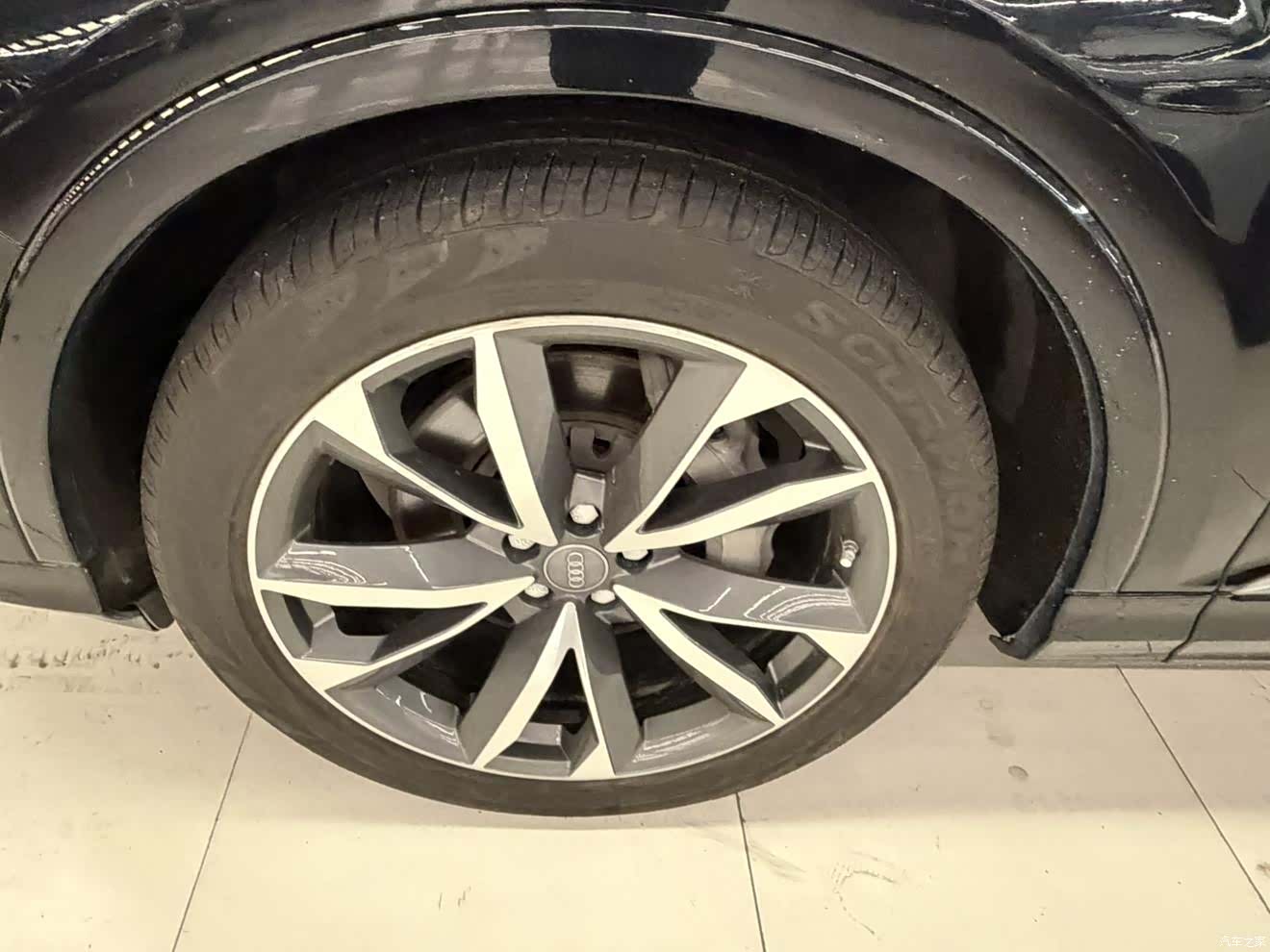 Audi Q7, 2020 все фото