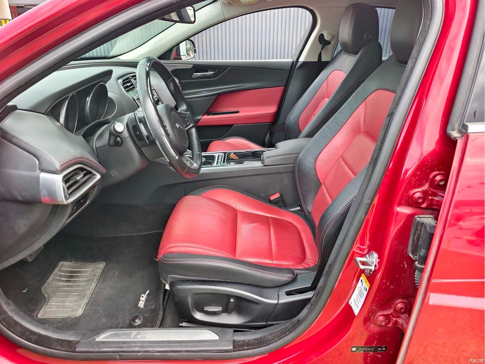 Jaguar XE, 2017 9