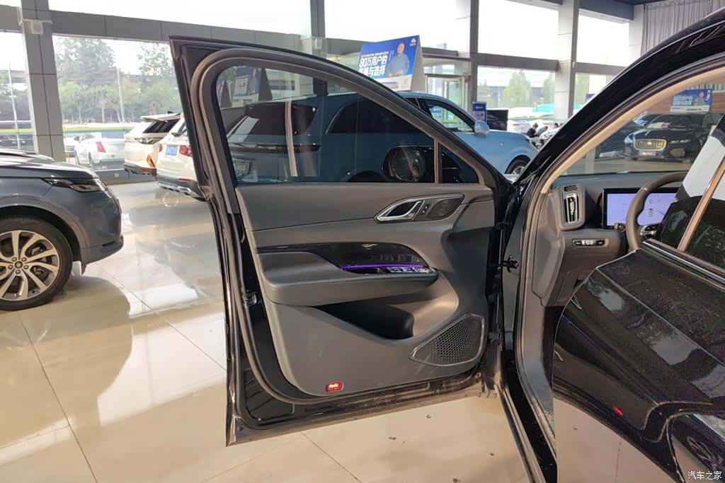 Hongqi HS3, 2024 7