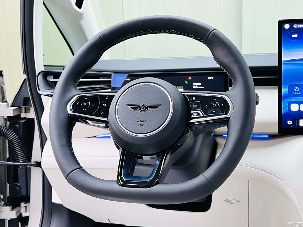 Geely V900, 2026 10