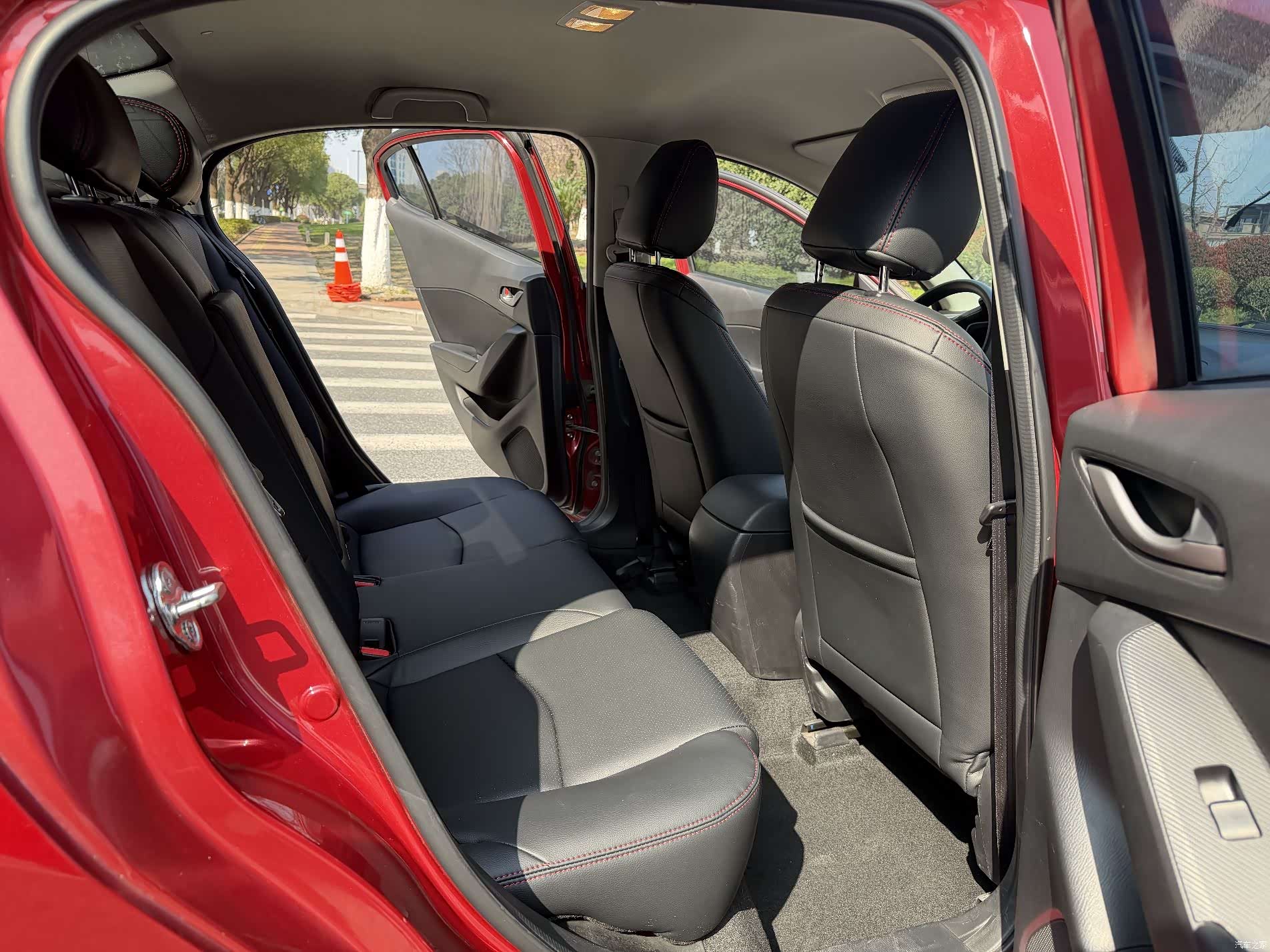 Mazda Mazda3, 2019 11